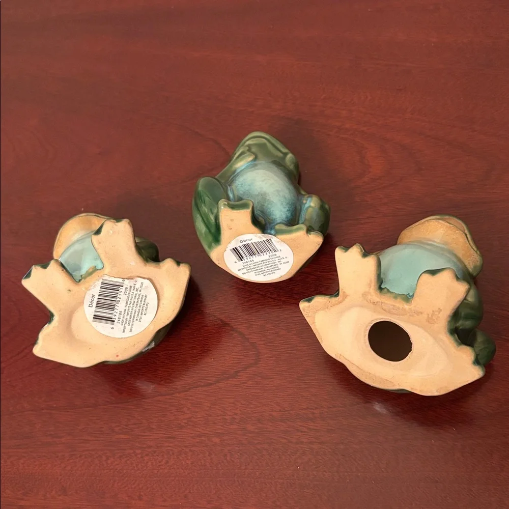 Set of three smooth ceramic green frog figurines